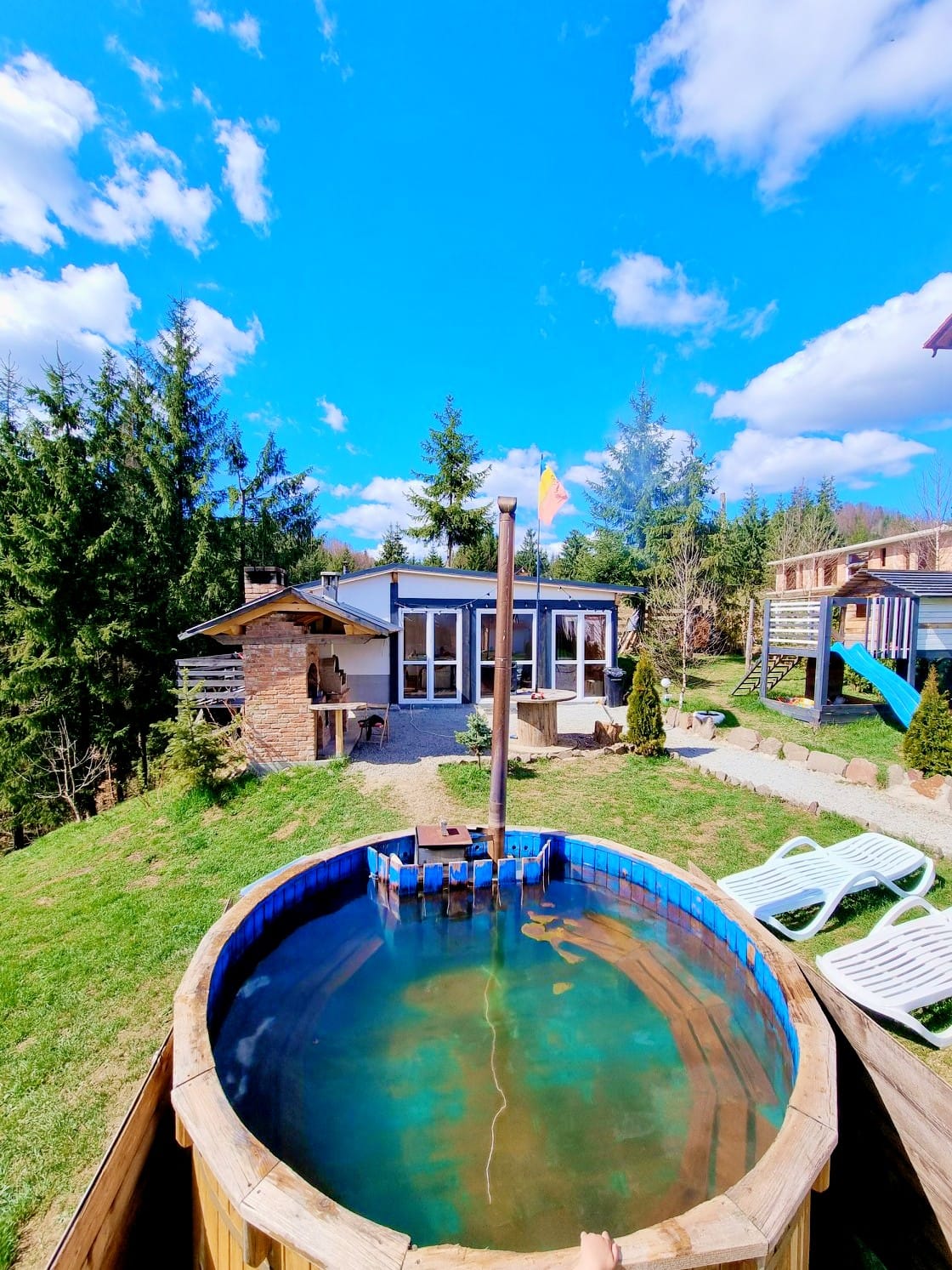 Cabana Căsaru – priveliște spre lac și munți