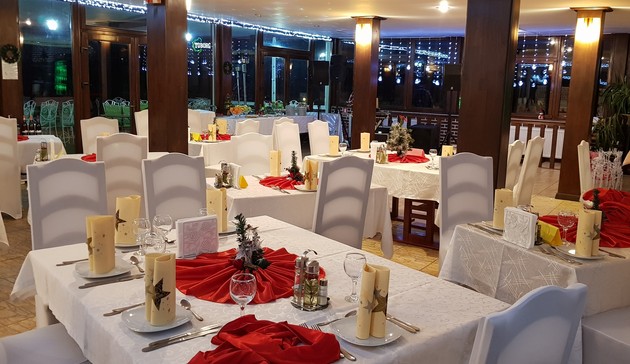 Fisherman’s Resort Colibița – restaurant și terasă