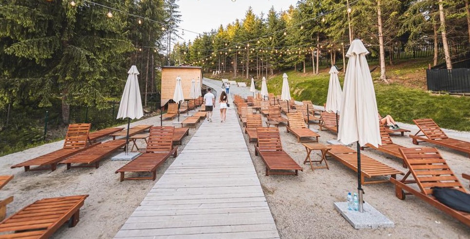 Panoramic Colibița – plajă și lac